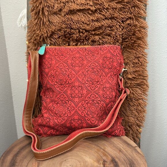 Myra Triple Fork Ranch Crossbody in Scarlet - Picture 1 of 9